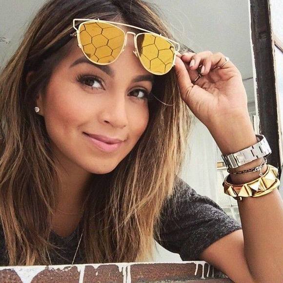 Meet your Posher, Fia - Picture 1 of 1